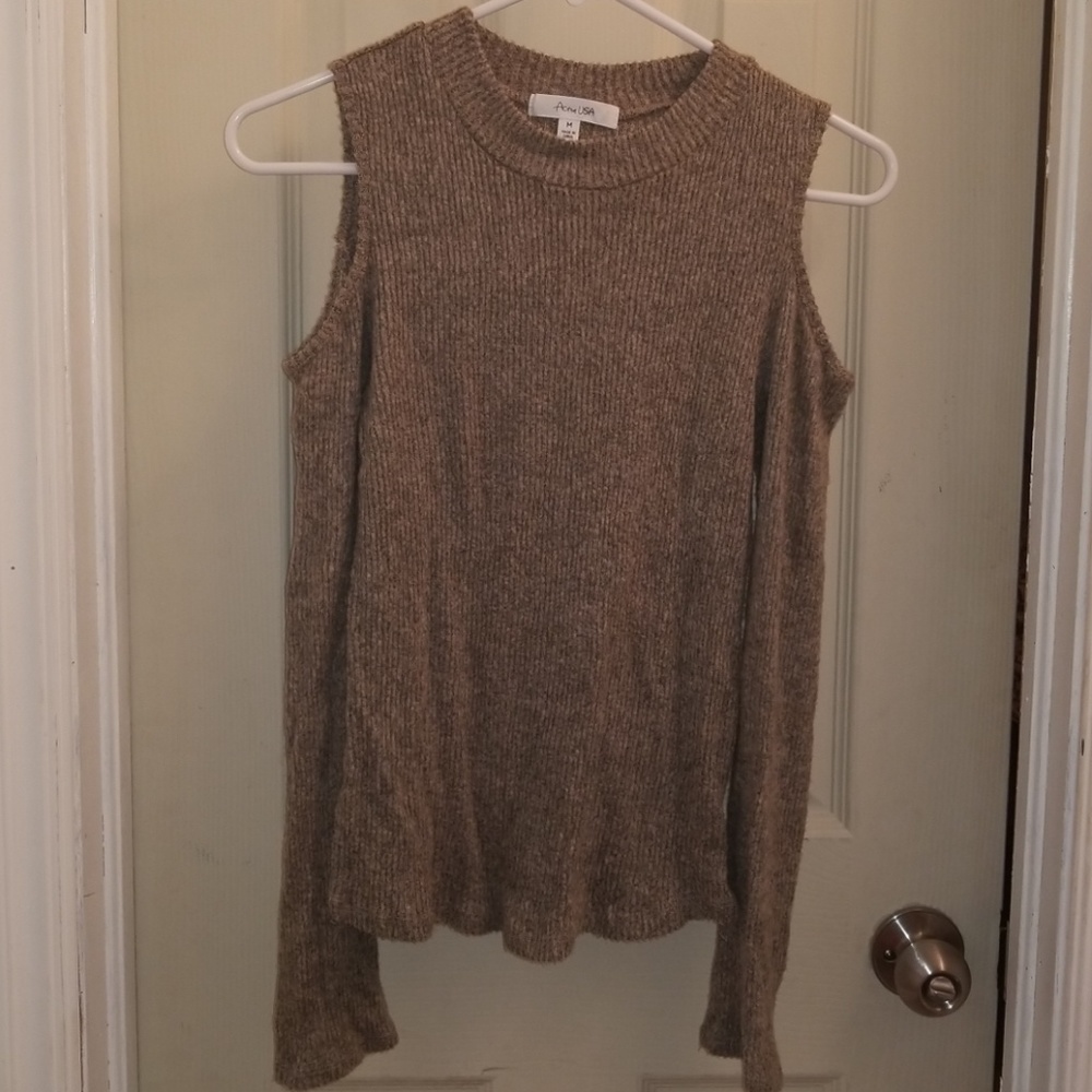 Lightweight cold shoulder